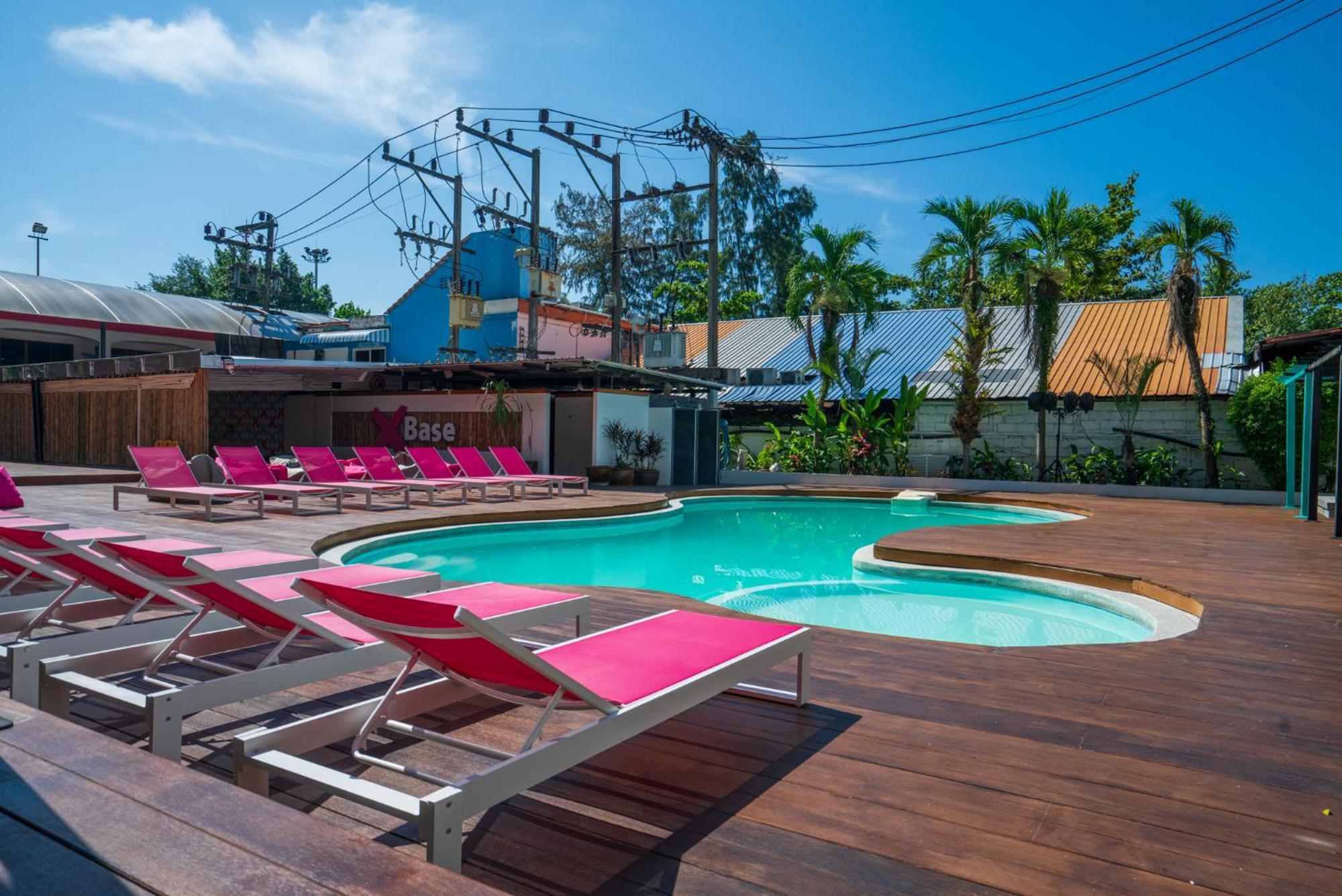 Base Ao Nang Beachfront Hostel Экстерьер фото